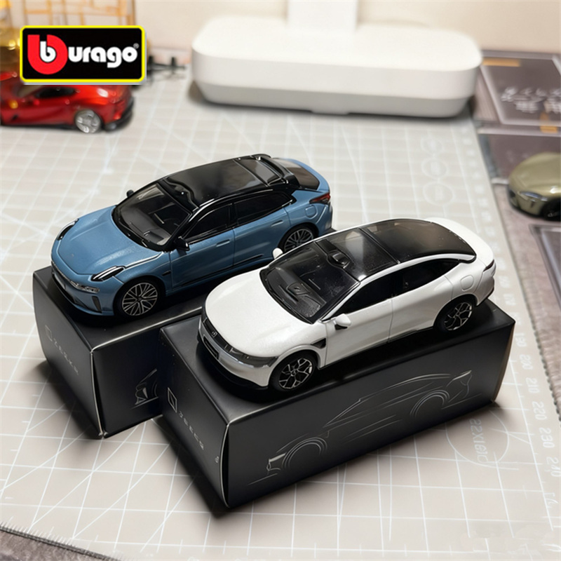 Bburago 1:64 2025 ZEEKR 001 00 - مراجعة Renewable Energy Kids وسعره